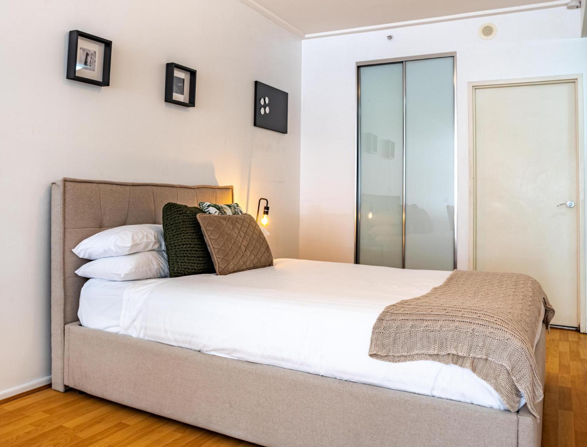 Stylish With Pool & Gym In Heart Of Sydney