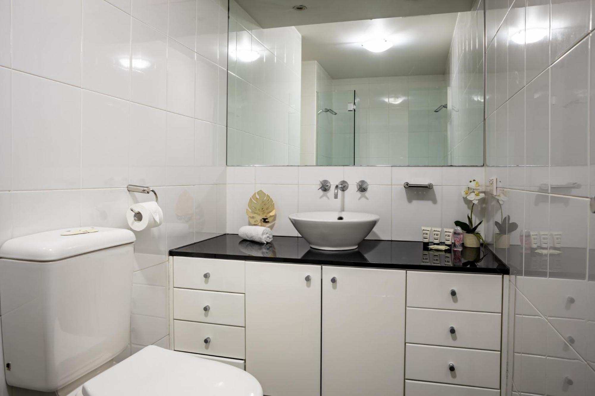 Apartment Stylish With Pool & Gym In Heart Of