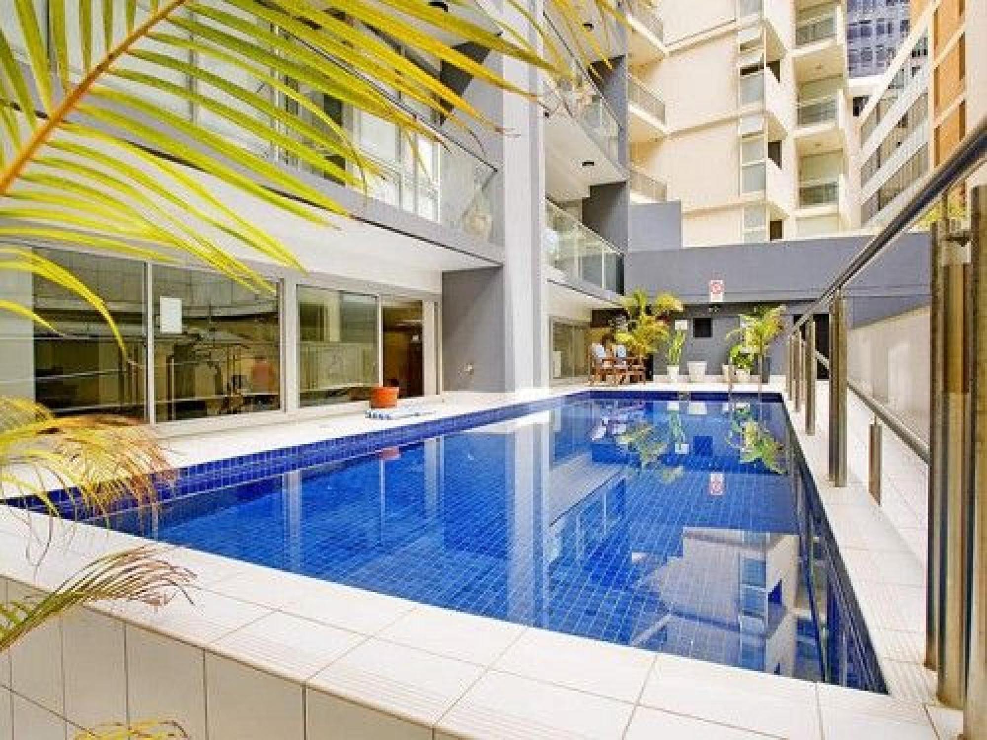 Stylish With Pool & Gym In Heart Of Apartment *